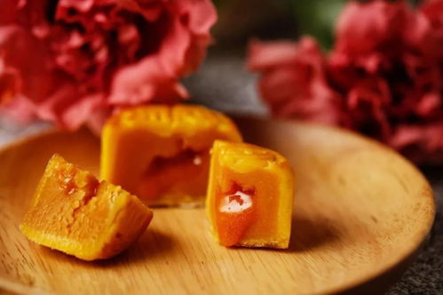 今年的月餅，不是特別圓